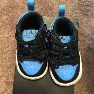 Jordan 1 Low Alt Black & University Blue Infant 4C